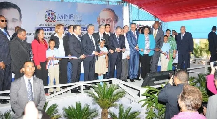 Presidente Medina inaugura siete escuelas en provincia Santo Domingo 