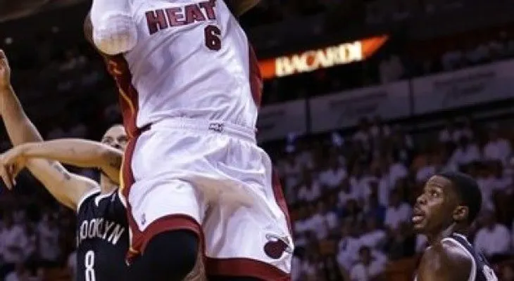 LeBron James empata récord de asistencias de Cavaliers