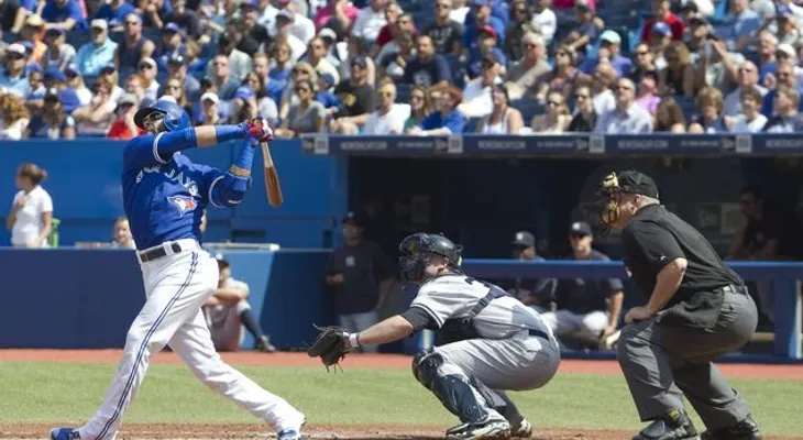 Azulejos vencen a Yanquis con jonrón de Bautista 