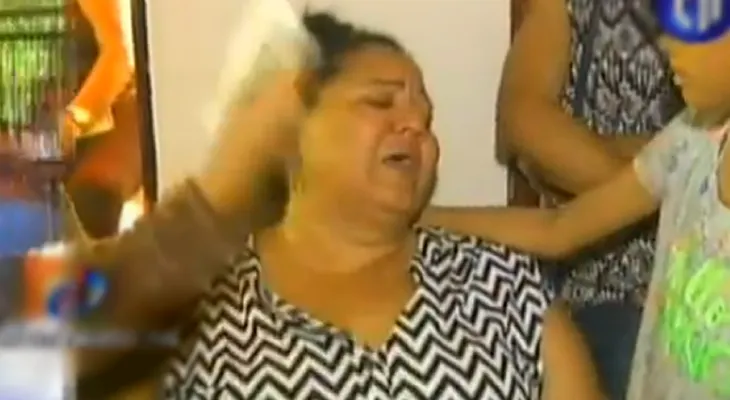 Una mujer lloraba esposo que murió de cáncer en EEUU y le dicen que un hijo falleció en un accidente 