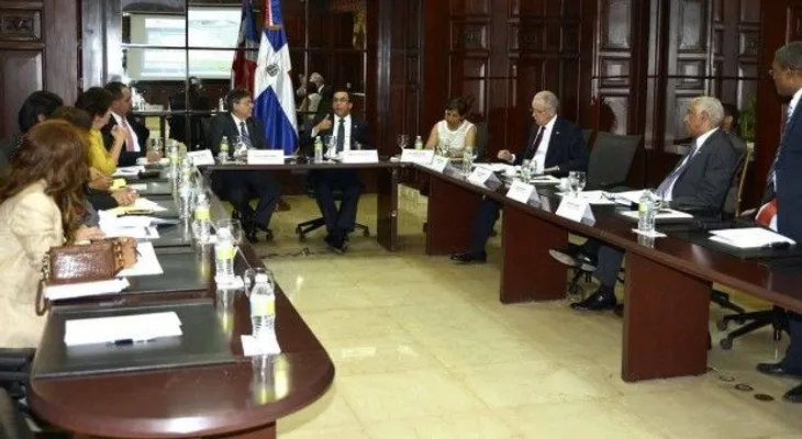 Cancillería presenta a veedores detalles de organización de cumbres de 2016