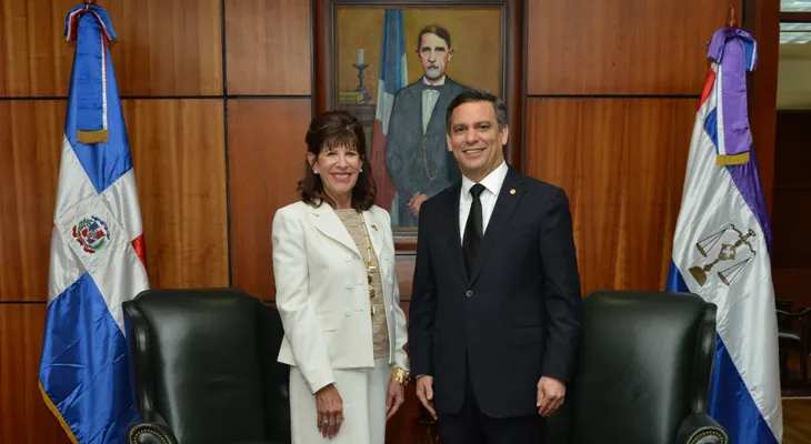 Embajadora destaca interés EEUU colaborar con RD en fortalecimiento de la Justicia