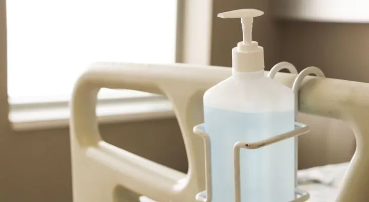 Un estudio señala que los desinfectantes no eliminan bacterias en hospitales