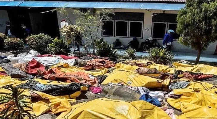 Hallan a 34 niños muertos en campamento en zona del terremoto en Indonesia