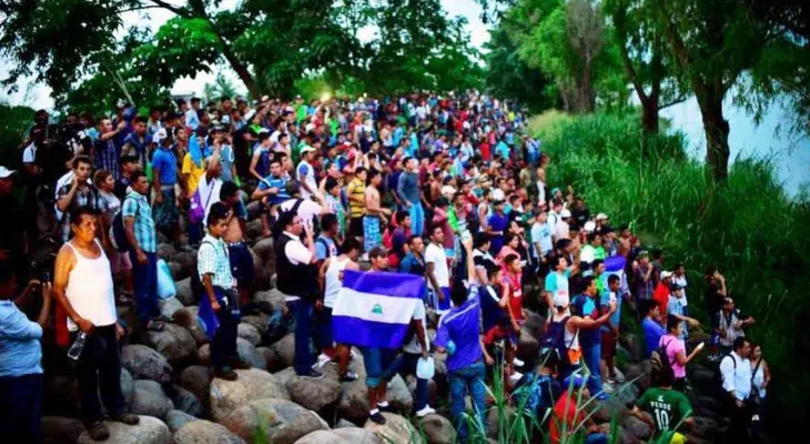 Miles de migrantes hondureños reanuda en México su marcha hacia EE.UU.