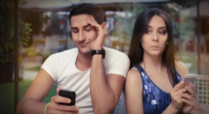 ¿Deberías espiar las redes sociales de tu pareja?