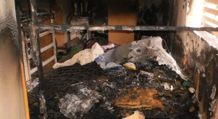 Presiente tragedia y saca hija y nieto, antes que hombre celoso quemara la casa 