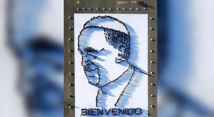 Morelia recibió a Francisco con un gran retrato vivo