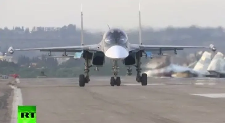 El primer video desde la base de la Fuerza Aérea rusa en Siria