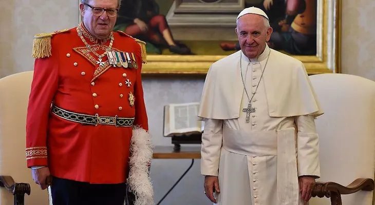 Dimite el gran maestro de la Orden de Malta tras diferencias con el papa Francisco