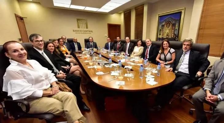 Valdez Albizu analiza con SIV nuevos marcos que dinamizarán el mercado de valores dominicano