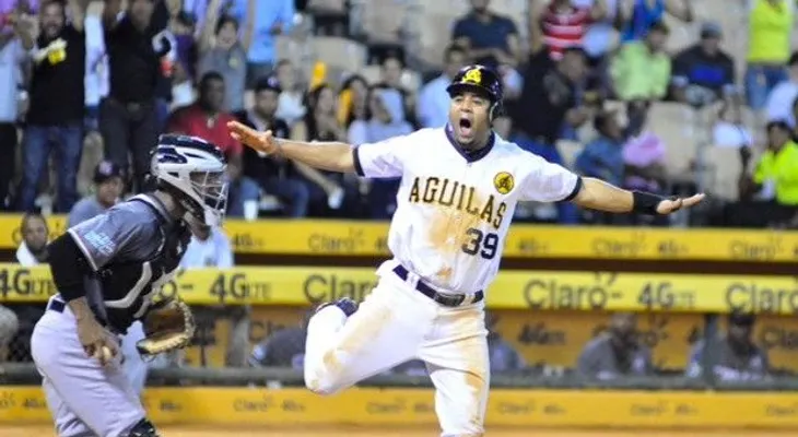 Licey le propina otra blanqueada al Escogido; AC y Toros se imponen