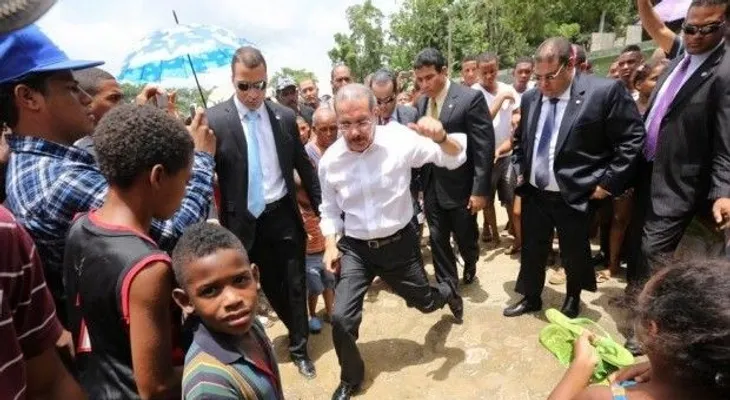 Danilo Medina visita Arenoso para constatar crecida del Yuna
