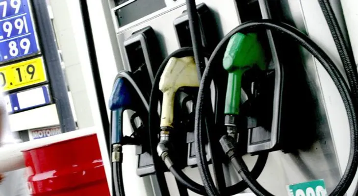 Congelan precios de los combustibles