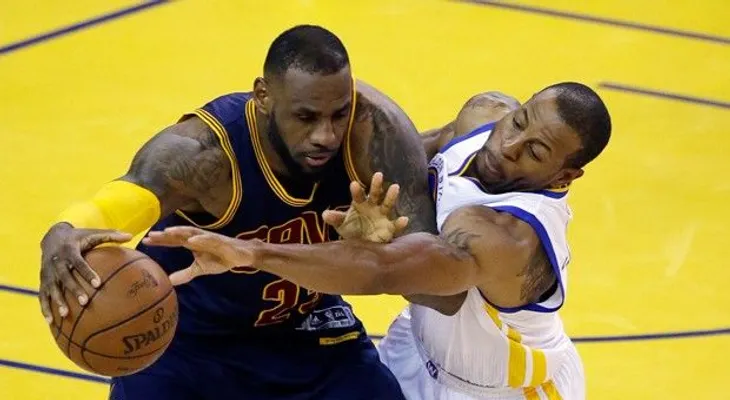 LeBron y los Cavs igualan serie final 1-1 