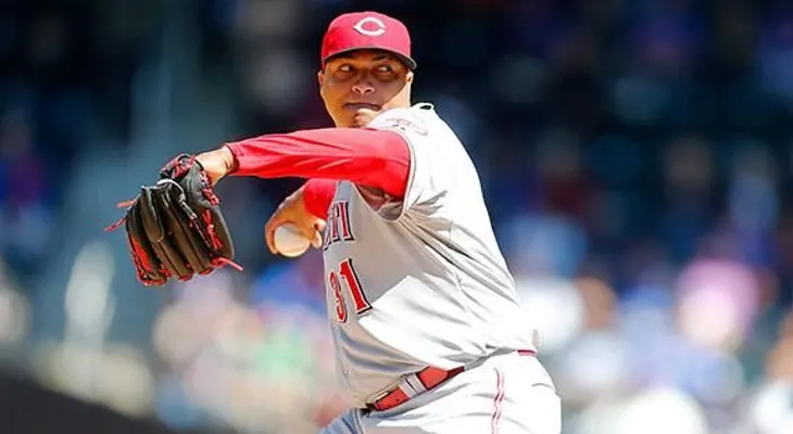 Dominicano Simón guía a Rojos sobre Cachorros
