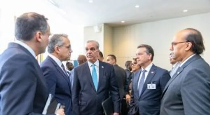 Abinader y director de la UNESCO analizan avances educativos de RD y proyecto STEM en Punta Bergantín