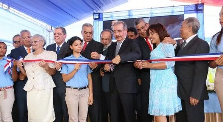 Presidente Medina entrega 3 centros educativos en Esperanza 