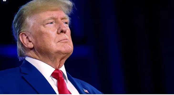 Trump acusa a medios de complicidad en desvío fondos USAID