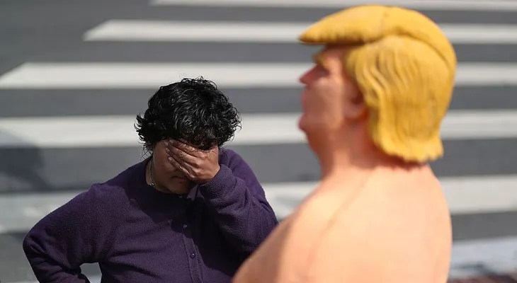 Estatuas de Trump desnudo se toman cinco ciudades en Estados Unidos