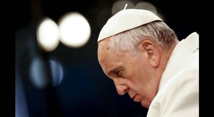 En Domingo de Resurrección, el papa denuncia el terrorismo 