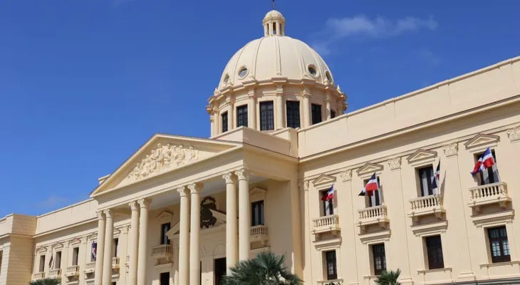 Danilo Medina cambia representante gubernamental ante Consejo Directivo IDSS