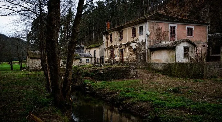 Casas a un euro o pueblos enteros al precio de un piso: los precios locos de la España rural
