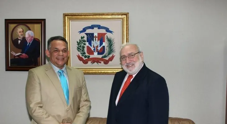 Ventura Camejo se reúne con catedrático español