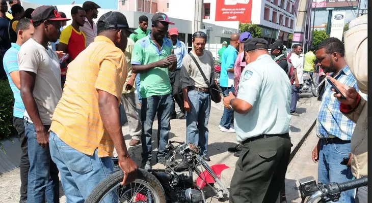 Muere haitiano arrollado por camión