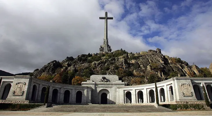 El Congreso español aprueba exhumar los restos de Franco