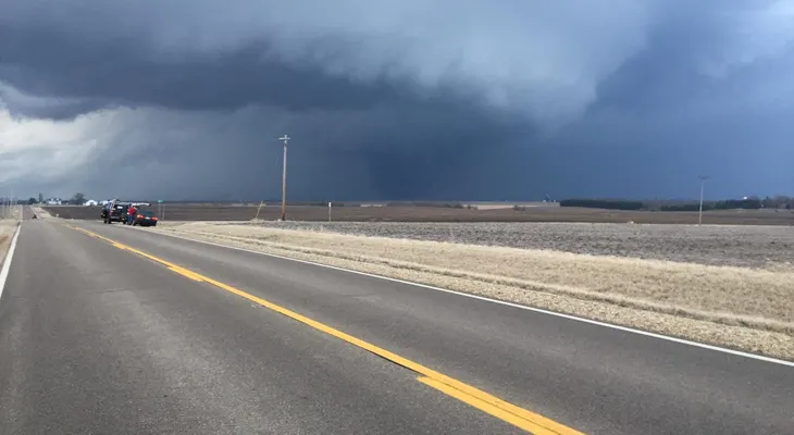 22 tornados dejan al menos 3 muertos en varios estados de Estados Unidos