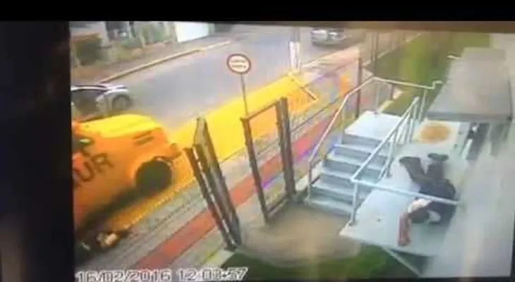 Dos guardias brasileños sobreviven a un robo tras fingir su muerte