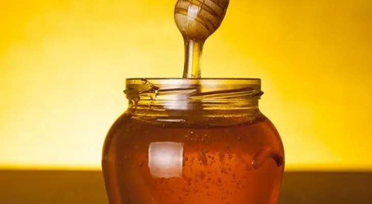 Cómo aclarar el pelo de manera natural