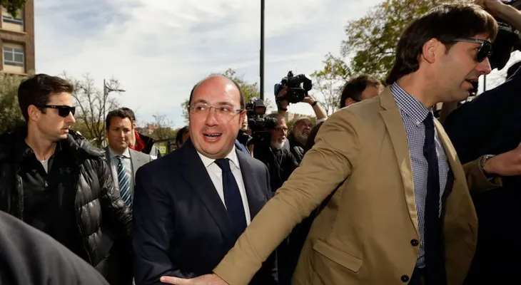 España: renuncia un presidente regional investigado por corrupción