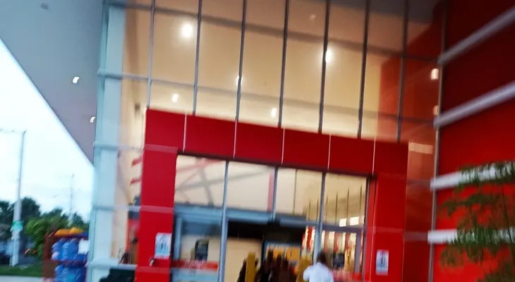 Pequeños comerciantes acusan al Gobierno de beneficiar a los empresarios adinerados