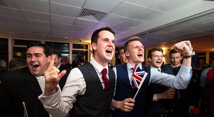 Brexit: Algunos británicos celebran en silencio su salida de la Unión Europea