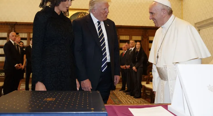 La broma del papa Francisco a Trump que solo entendió Melania