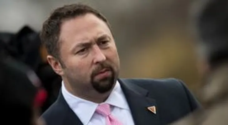 Renuncia Jason Miller, elegido por Trump como su portavoz