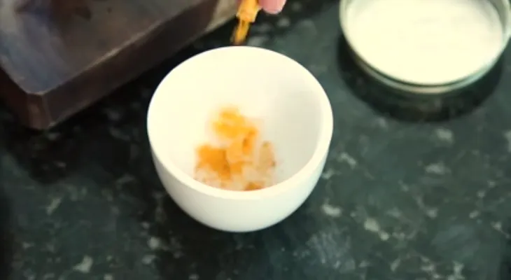 Aprende a blanquear tus dientes con este remedio casero