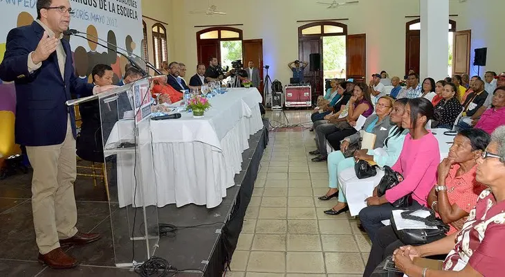 Navarro pide no difundir videos violentos, ya que no todo es malo en las escuelas