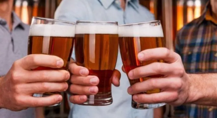 Tomar cerveza podría fortalecer los huesos
