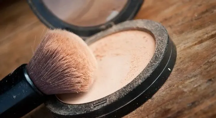 Cómo usar la base de maquillaje de manera correcta