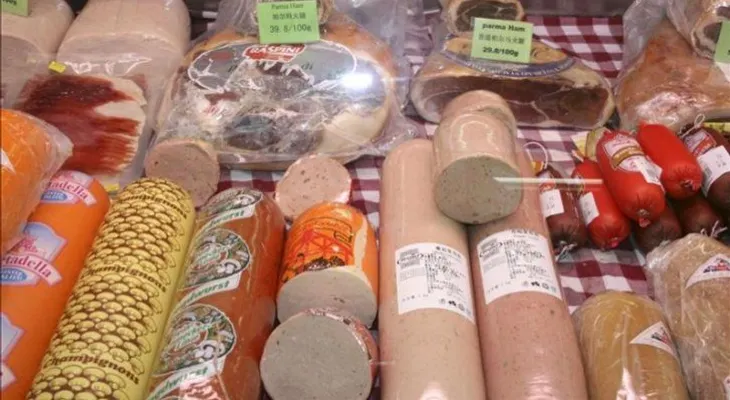 La carne roja, salchichas y el jamón pueden causar cáncer