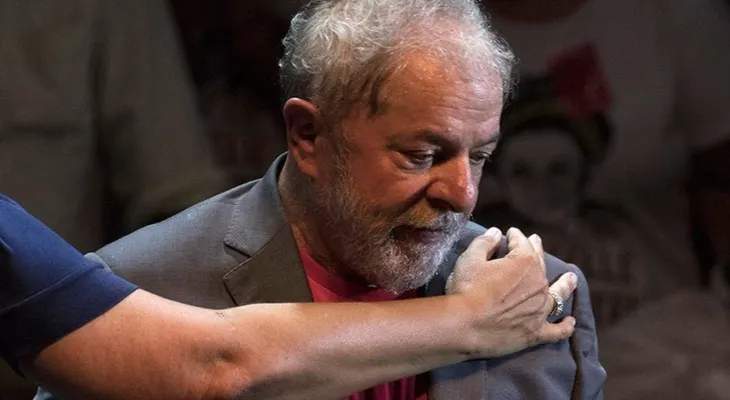 Permiten a Lula salir de prisión para ir a entierro de nieto