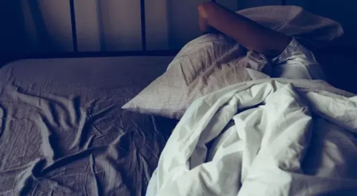 Dormir menos de cinco horas: riesgo de síntomas depresivos