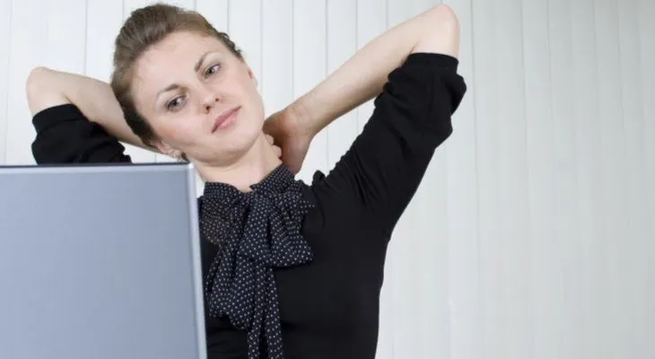 7 movimientos de pilates que puedes hacer en tu oficina