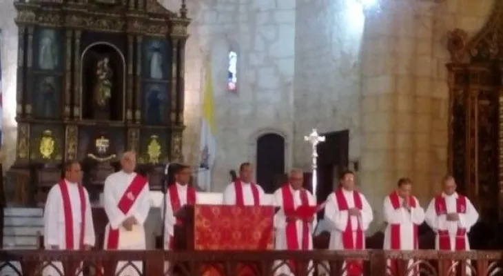 Sacerdotes deploran promoción de matrimonio gay (Brewster y su esposo), violencia y criminalidad 