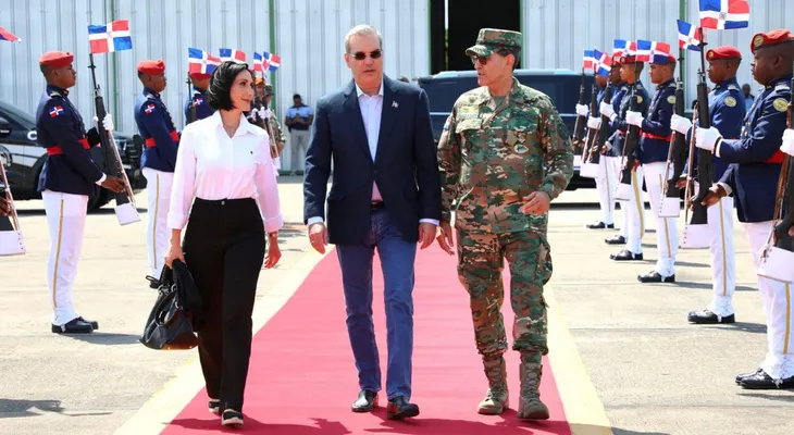 Presidente Abinader parte a Miami para realizar lanzamiento de primera bola en Clásico Mundial de Béisbol