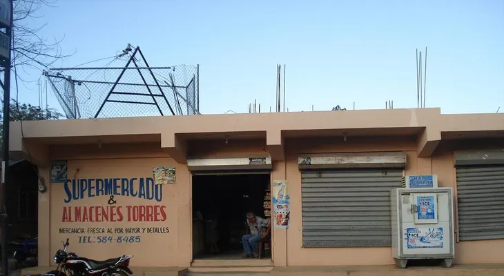 Atracadores secuestran propietaria de un supermercado en Montecristi