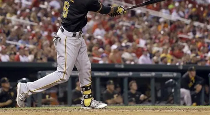Marte dispara un Grand Slam; Machado da uno y Salazar gana